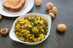 Mushroom & Spinach tofu scramble