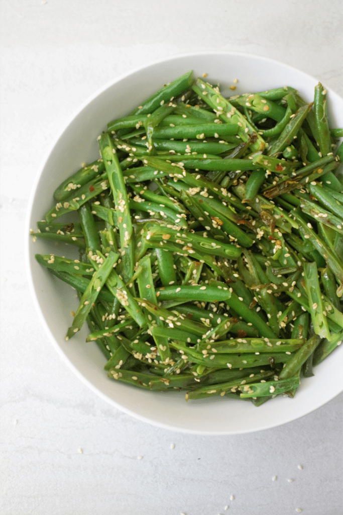 Stir-fried green beans with sesame seeds