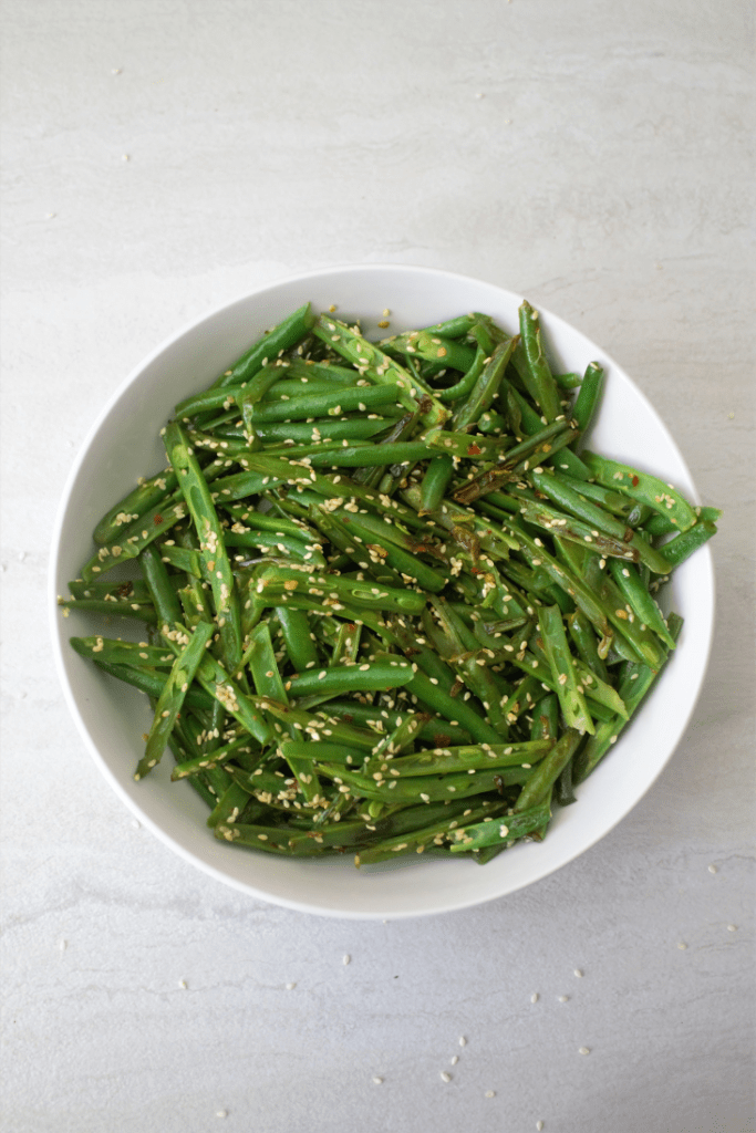 Stir-fried beans with sesame seeds